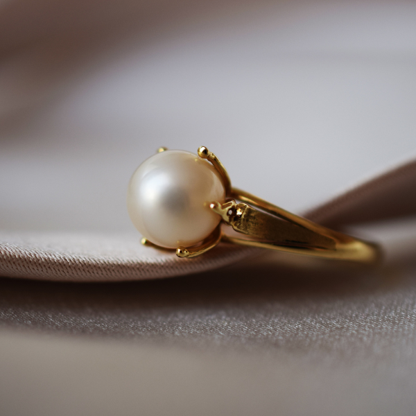 Pearl June Birthstone Guide