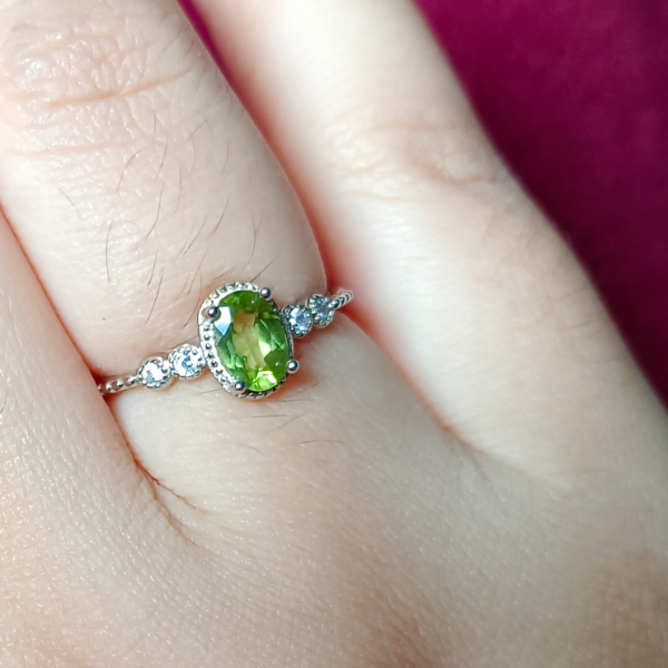 Peridot August Birthstone Guide