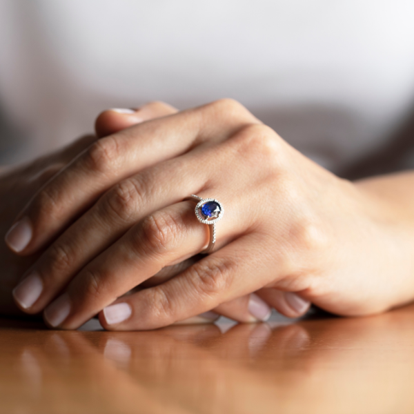 Sapphire Semptember Birthstone Guide