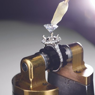 How to Customize Your Diamond Solitaire Engagement Ring              